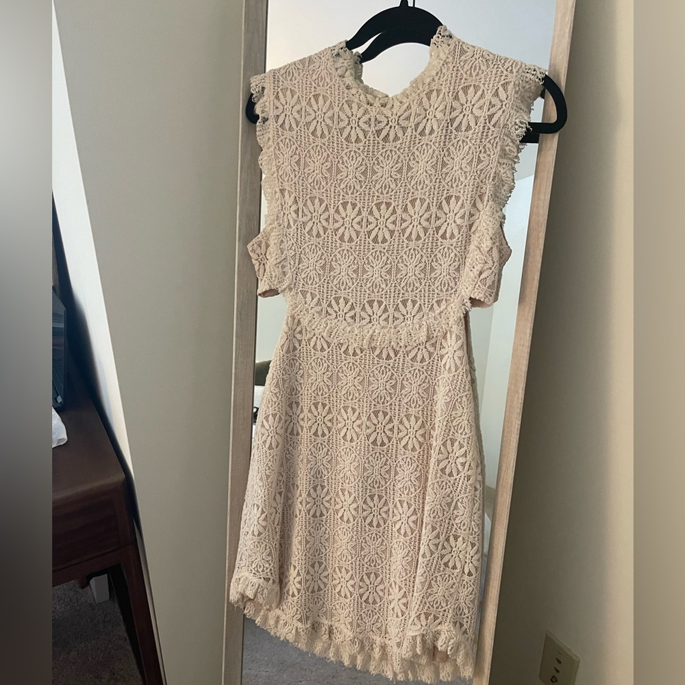 Lace Sleeveless Dress in Cream